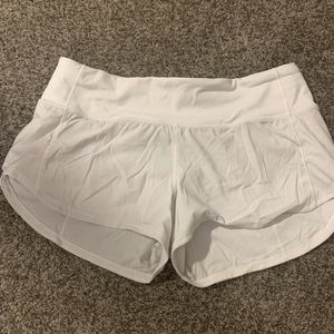 Lululemon size 4 white speed up short 2.5”